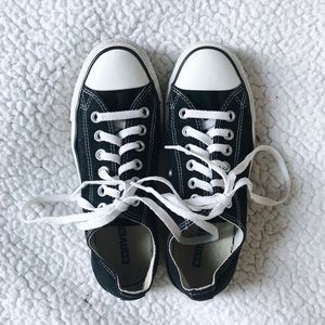 Low Top Black Converse